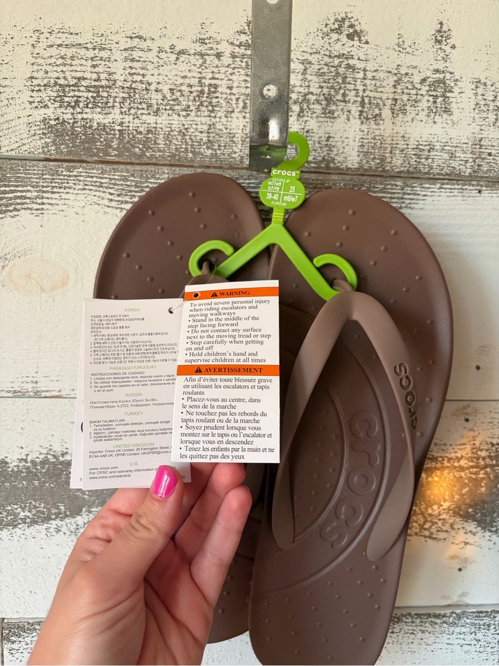 CROCS Flip Sandals in Dark Brown. Women’s 9, Men’s size 7 - Picture 4 of 5